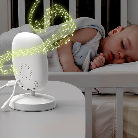 Babyphone blanc avec fonction berceuse diffusant des notes de musique près d'un bébé endormi dans son lit, assurant une surveillance sereine.