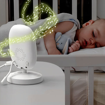 Babyphone blanc avec fonction berceuse diffusant des notes de musique près d'un bébé endormi dans son lit, assurant une surveillance sereine.